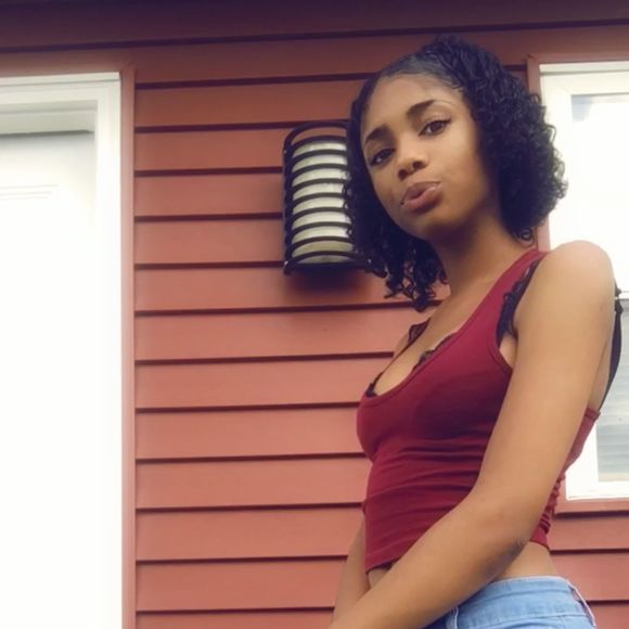 Meet your Posher, Ariel - Picture 1 of 1